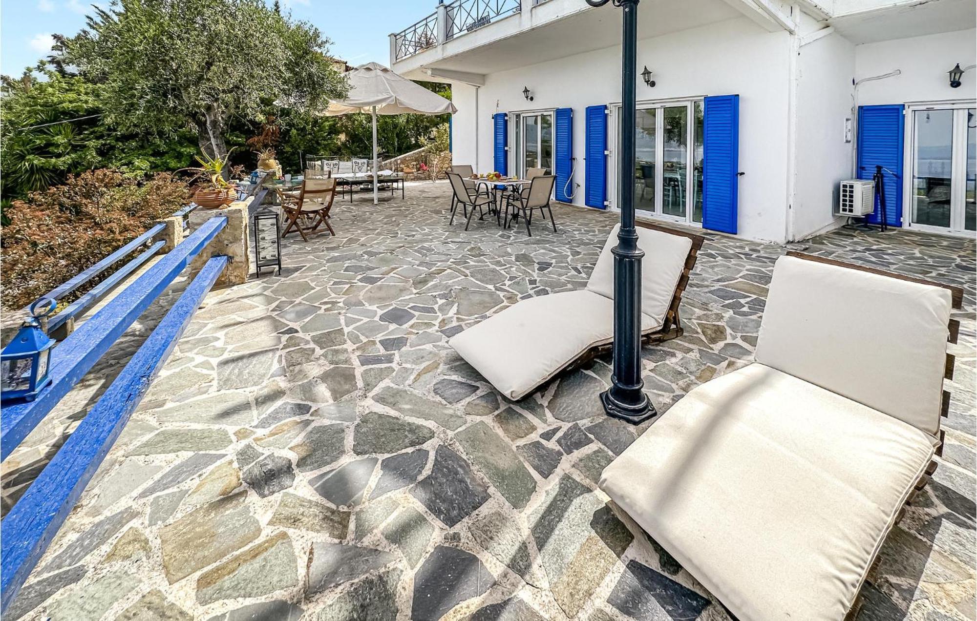 2 Bedroom Lovely Home In Kalamata Ngoại thất bức ảnh